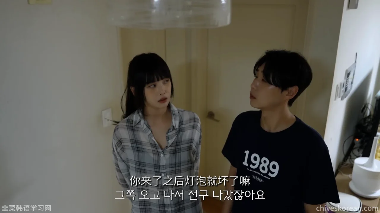 《楼上的女人》EP2：楼上邻居让我今晚睡在她家 - 图片 1