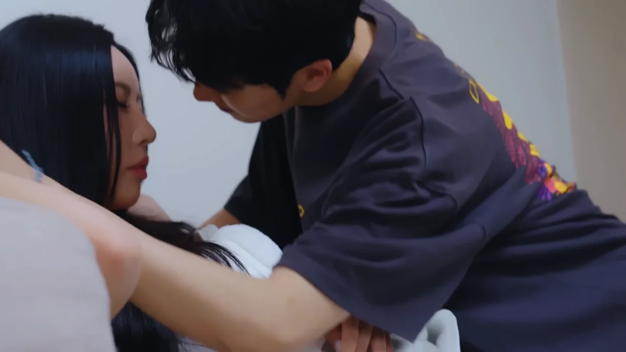 《朋友的姐姐》EP2:她让我背过身后又靠了过来 - 图片 4