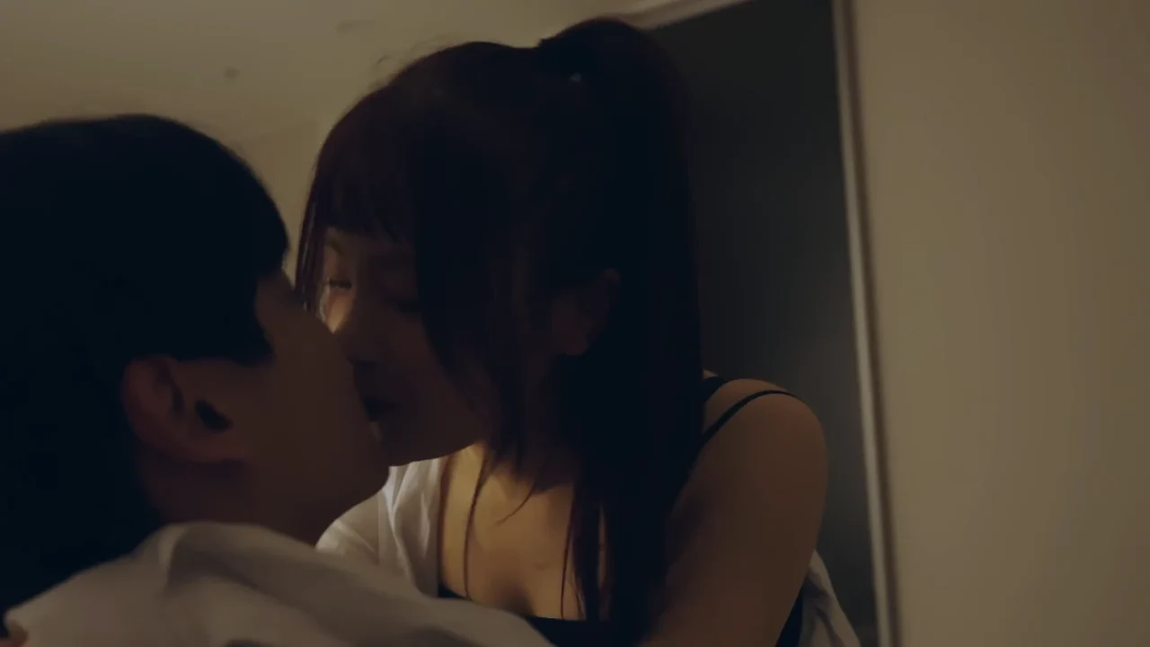 《网红生活》EP1：留在衣服上的唇印 - 图片 2