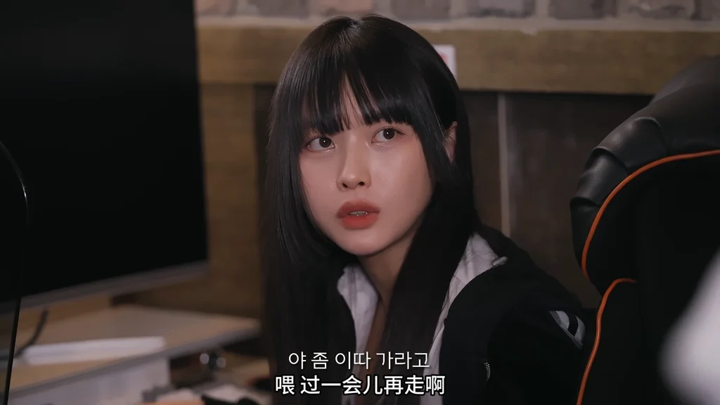 《网吧的故事：帅气的男子》EP2：摘下眼镜后 - 图片 1