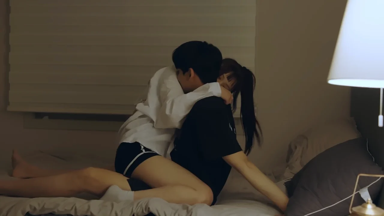 《网红生活》EP1：留在衣服上的唇印