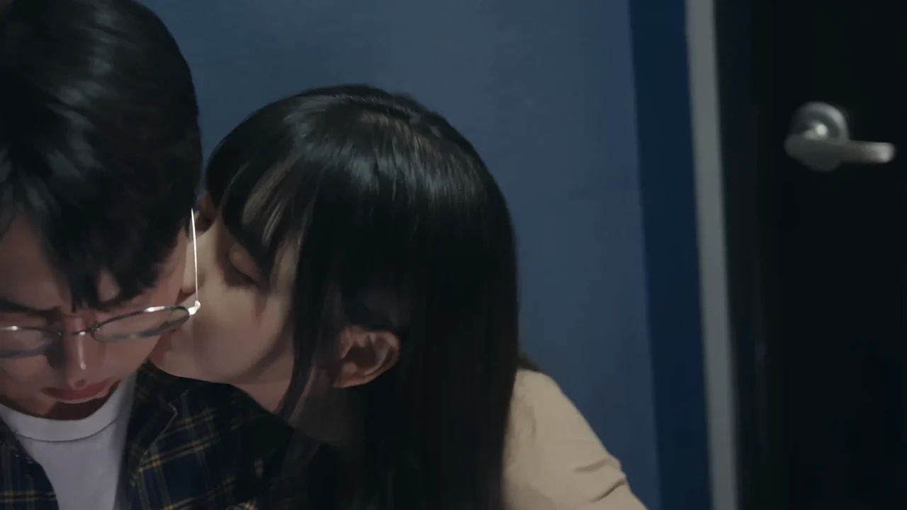 《网红生活》EP1：留在衣服上的唇印 - 图片 5