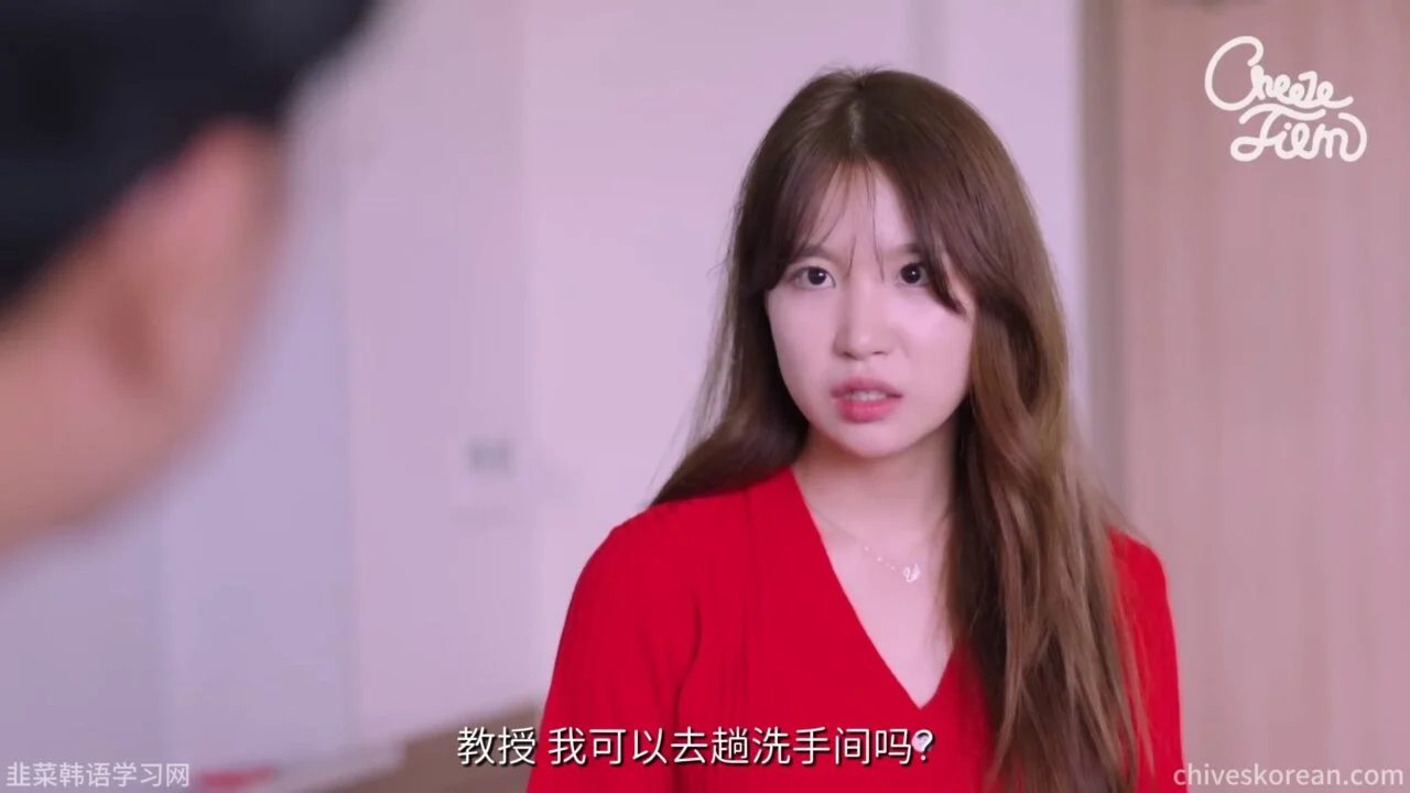 《藏在校服里的自尊》她不敢承认父亲是清洁工 - 图片 1