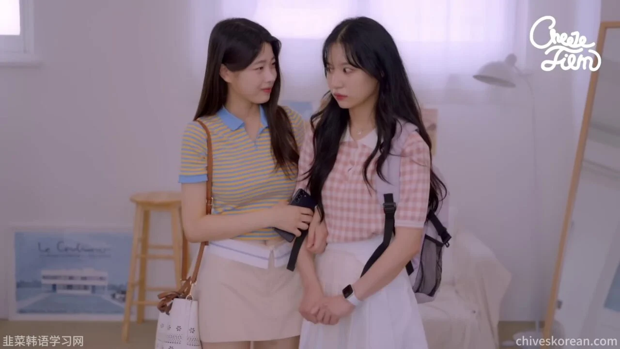 《现任来敲门》前任躲进浴室之后