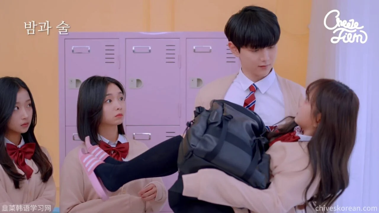 《夜晚与酒》EP3：假男友结束在毕业前 - 图片 3